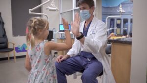 Dr Neil Turnage in a wisdom teeth consult